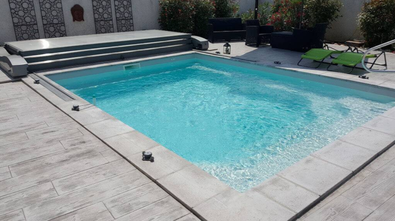 MINI PISCINE COQUE POLYESTER A FOND PLAT  : MANHATTAN 4  -10M2 A VIDAUBAN