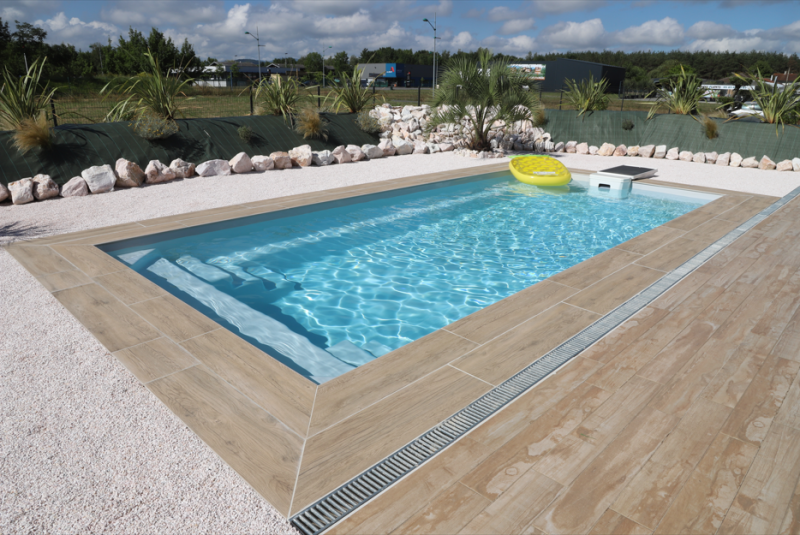 Avis piscinier Installation de piscine coque polyester avec bloc filtrant intégré et filtre à cartouche et possibilité de rajouter un électrolyseur en option garantie 10 ans au Muy 83 dans le var 