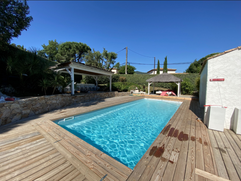 Prix de Piscine coque polyester fond incliné fabriqué en france garantie 10 ans modèle Brooklyn de Cocktail piscine à Draguignan dans le 83