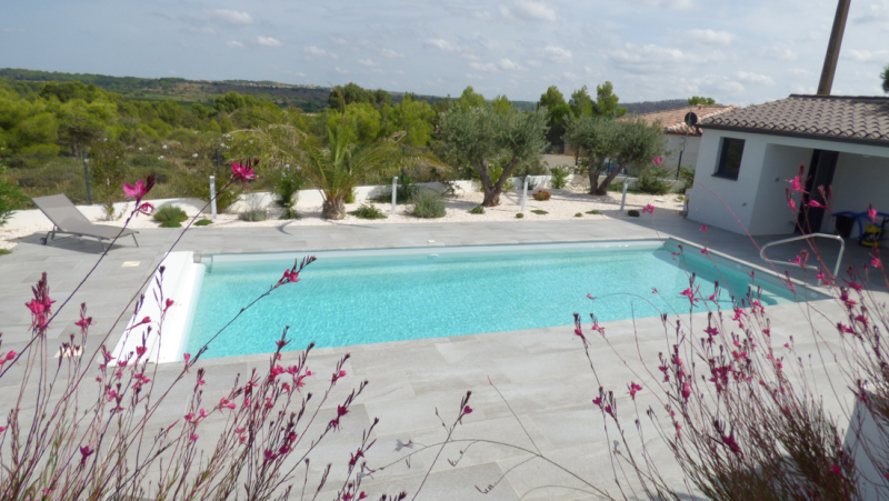 Ou acheter Piscine Coque Polyester Brooklyn C Par Cocktail Piscine spécialiste de la pose de piscine coque polyester à fond incliné à Fréjus dans le Var 83