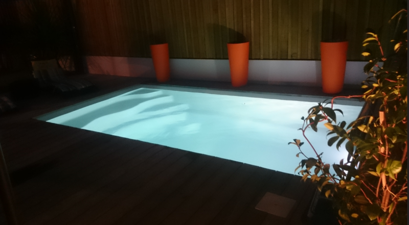 Devis pour Piscine coque polyester sans demande de travaux modèle Manhattan 4 moins de 10 mètres carré design et économique à Sainte-Maxime dans le Var 83