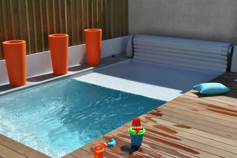Ou acheter une Piscine coque polyester sans demande de travaux modèle Manhattan 4 moins de 10 mètres carré design et économique à Sainte-Maxime dans le Var 83