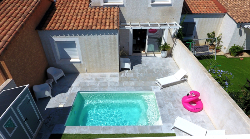 Photos de Piscine coque polyester sans demande de travaux modèle Manhattan 4 moins de 10 mètres carré design et économique à Sainte-Maxime dans le Var 83