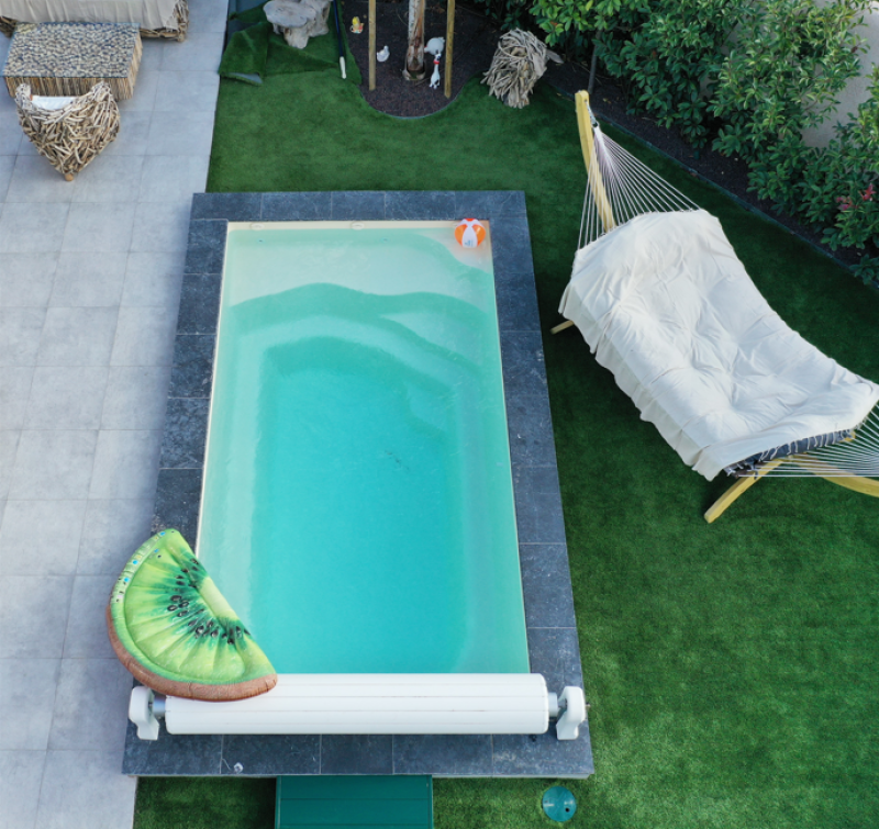 Tarifs de Piscine coque polyester sans demande de travaux modèle Manhattan 4 moins de 10 mètres carré design et économique à Sainte-Maxime dans le Var 83