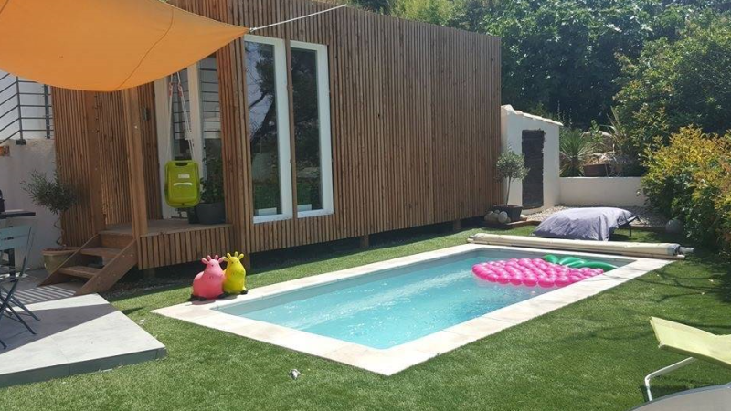 Mini Piscine sans demande de travaux en coque polyester modèle Sunshine 4 idéale pour les petits terrain garantie 10 ans à Roquebrune-Sur-Argens dans le Var 83