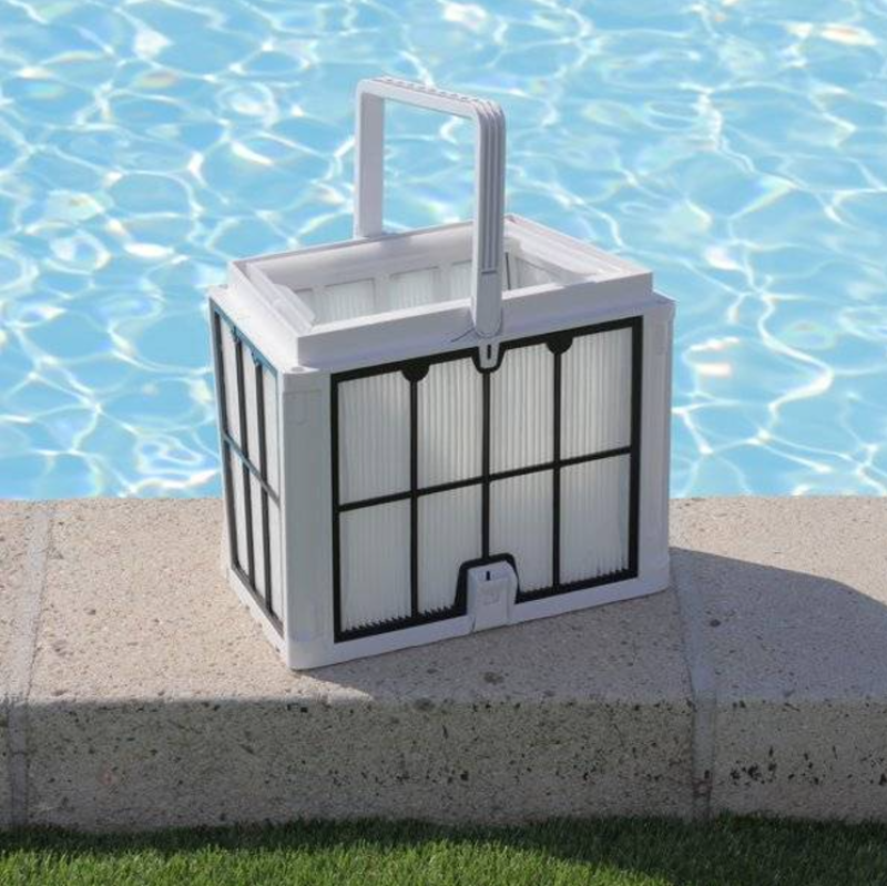 Panier disponible en accessoire pour Robot électrique autonome maytronics Léon 2 pour nettoyer le fond parroie et la ligne d'eau de votre piscine à Roquebrune-sur-Argens dans le Var 83