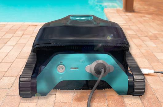 Recharge par induction du Robot Électrique Sans Fil de piscine nettoyant fond paroi à batterie Maytronics avec une recharge par induction à Roquebrune-sur-Argens dans le Var 83