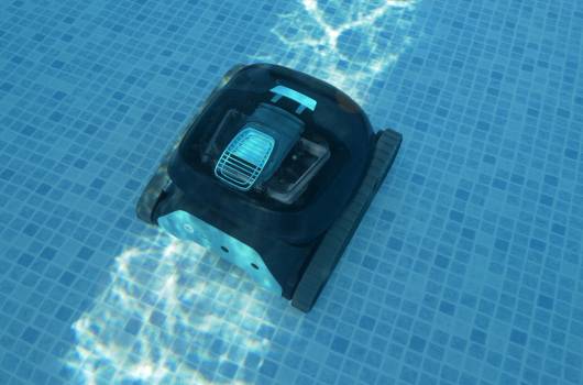 Fonctionnement Robot Électrique Sans Fil de piscine nettoyant fond paroi à batterie Maytronics avec une recharge par induction à Roquebrune-sur-Argens dans le Var 83