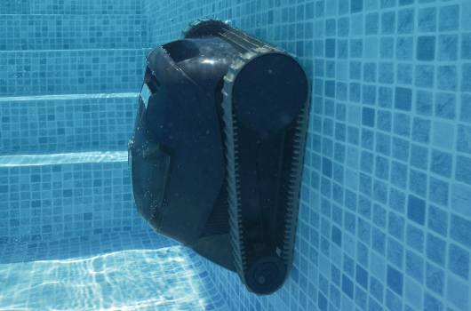 Nettoyage paroi Robot Électrique Sans Fil de piscine nettoyant fond paroi à batterie Maytronics avec une recharge par induction à Roquebrune-sur-Argens dans le Var 83