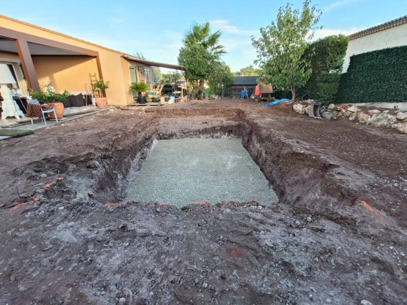 Livraison et installation piscine coque en polyester à Roquebrune sur Argens dans le Var