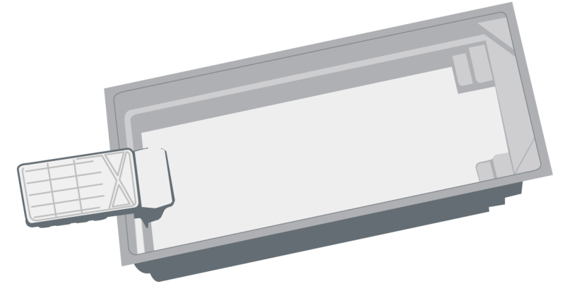 Piscine moins de 10 mètres carré coque polyester Shooter 4 design avec des escaliers traditionnelles et un grand espace de nage à  Draguignan dans le var 83