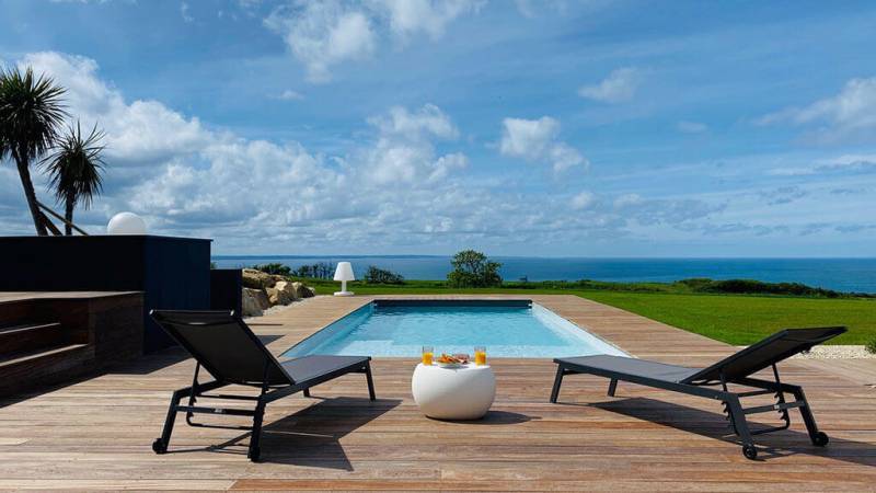 PISCINE COQUE POLYESTER FOND PLAT : SHERRY LOUNGE BEACH XL, XXL A SAINTE MAXIME PROCHE DE ST TROPEZ