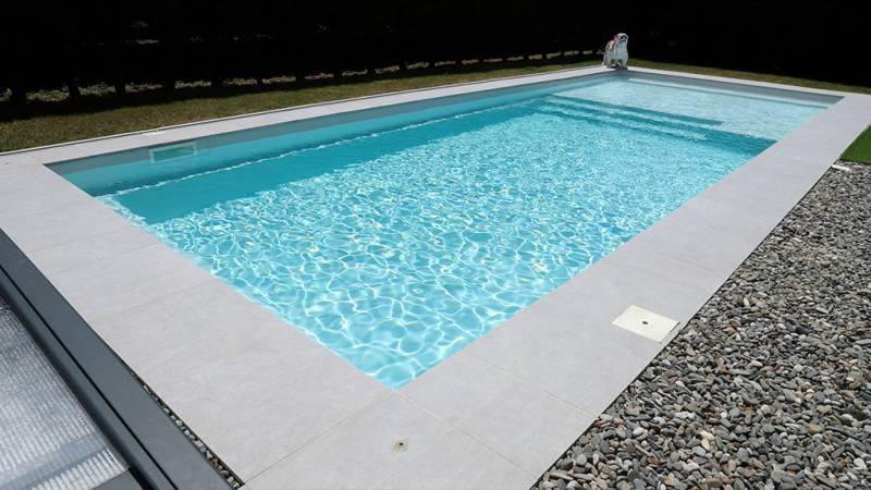 PISCINE COQUE POLYESTER FOND PLAT : SHERRY LOUNGE BEACH XL, XXL A SAINTE MAXIME PROCHE DE ST TROPEZ