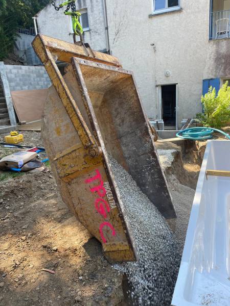 Rembourrage de la piscine coque polyester dans le var 