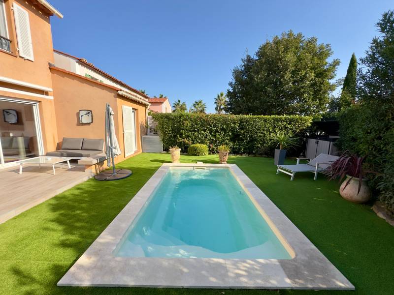 Poseur avec de bon avis pour piscine coque polyester sans demande de travaux