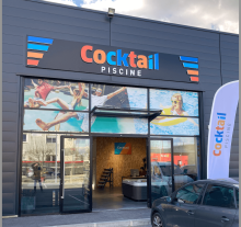 Installateur de piscine coque polyester à pertuis cocktail piscine 
